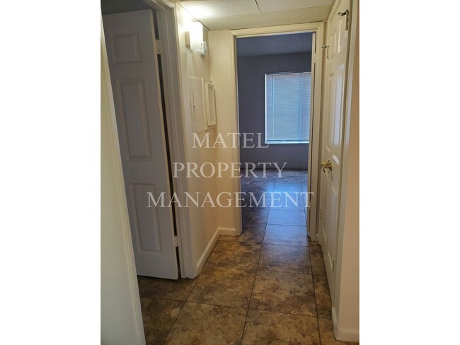 Building Photo - FLO1313