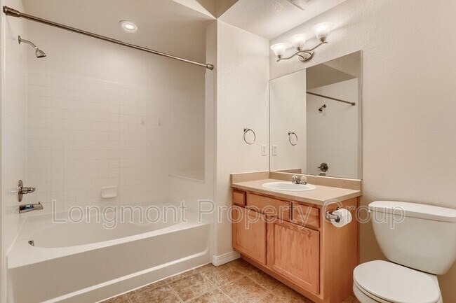 Building Photo - 804 Summer Hawk Dr