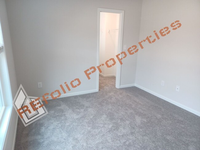 Building Photo - Beautiful 4BD 2.5BA Home w/Primary Suite o...