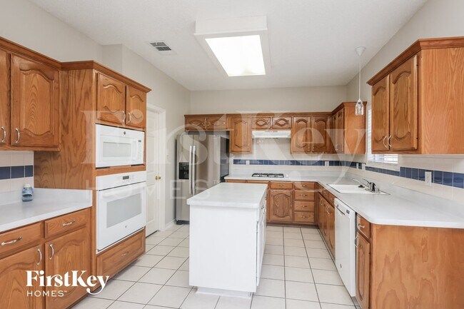 Building Photo - 2124 Twin Creek Ln
