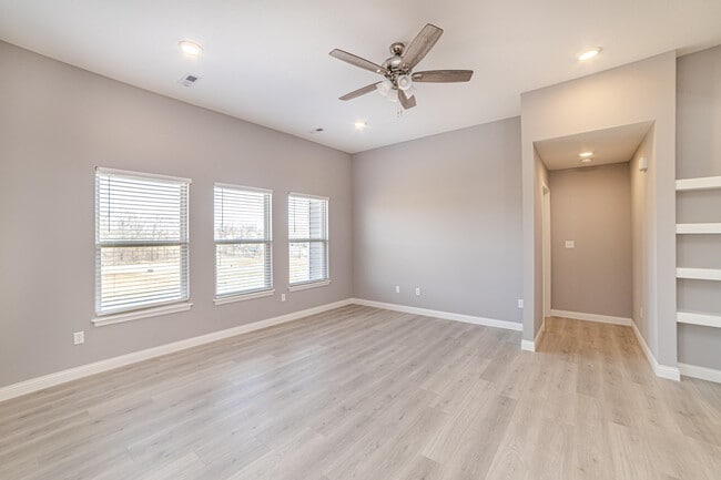 Building Photo - 3708 Parrot Ct