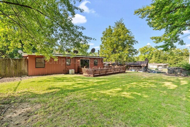 Building Photo - 1139 Lakeview Ave
