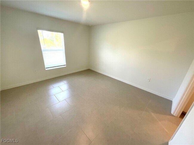 Building Photo - 11961 Savanna Lks Blvd