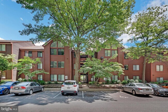 Building Photo - 2811 Lee Oaks Ct