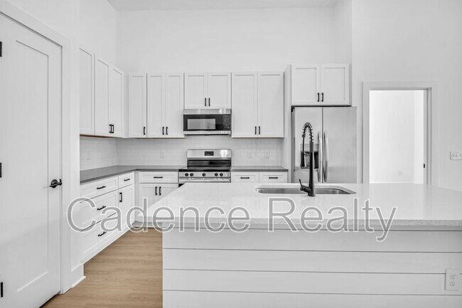Building Photo - 610 S Kerr Ave