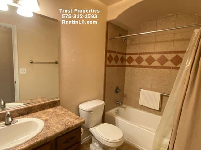 Building Photo - Great 3/2 with Mountain Views close to WSM...
