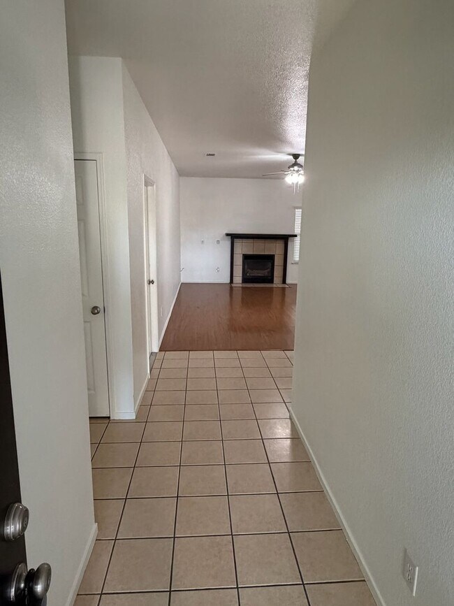 Building Photo - 1339 Vine St