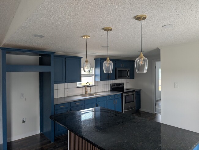 Building Photo - 608 CR-5102I