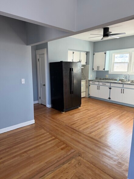 Building Photo - 37 Day St