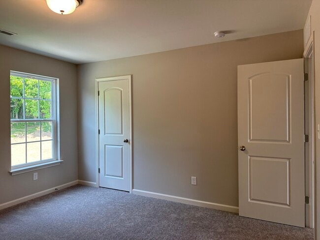 Building Photo - 129 Kirkstall Wy
