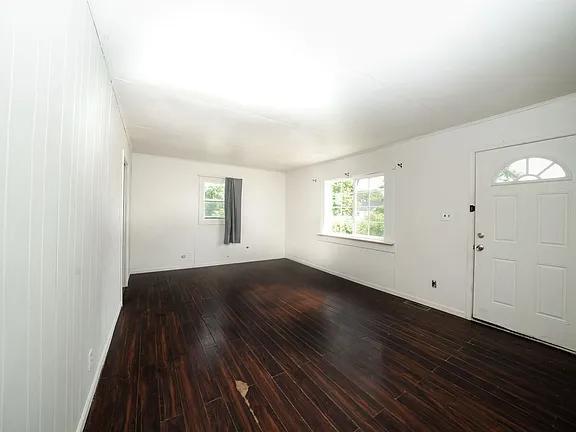 Building Photo - 221 S Kenmore St