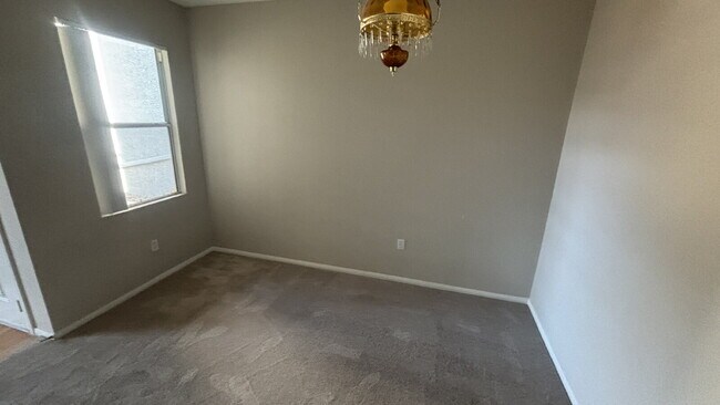 Building Photo - 1 Bed 1 Bath with ALL Appliances