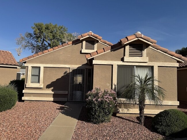 Primary Photo - Olive Square 2 Bedroom Townhouse