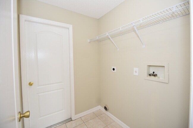 Building Photo - 3 Richelieu Ln