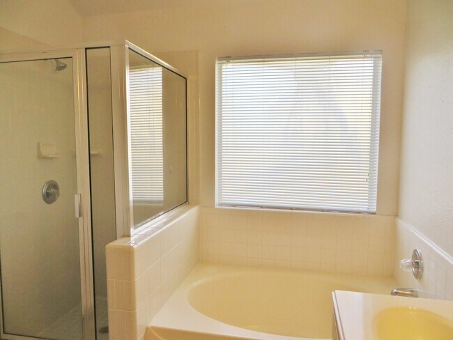 Building Photo - 3 Bedroom 2 Bathroom Parkview Estates Home