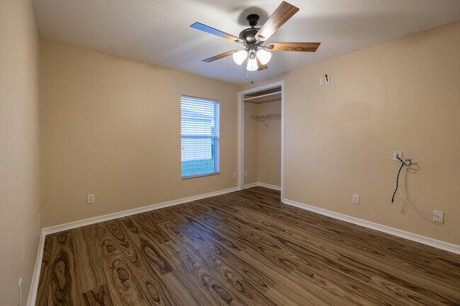 Building Photo - 1100 W 13th Square