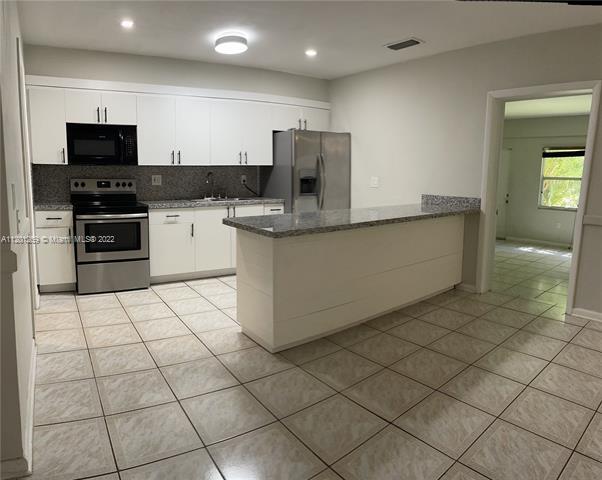 Building Photo - 12193 SW 82nd Ave