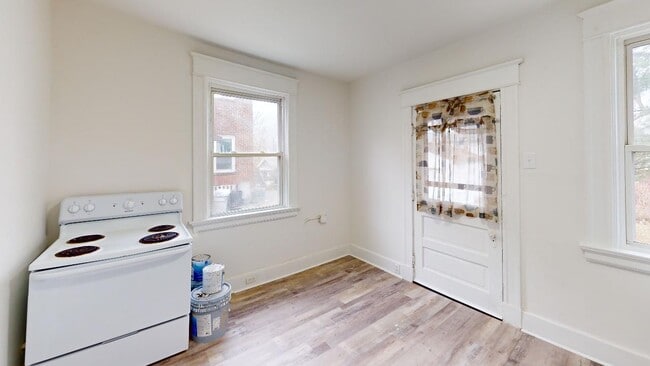 Building Photo - 1846 Lincoln Ave