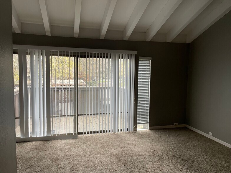 Building Photo - 2292 Woodside Ln