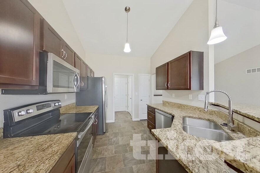 Building Photo - 227 Essex Ct