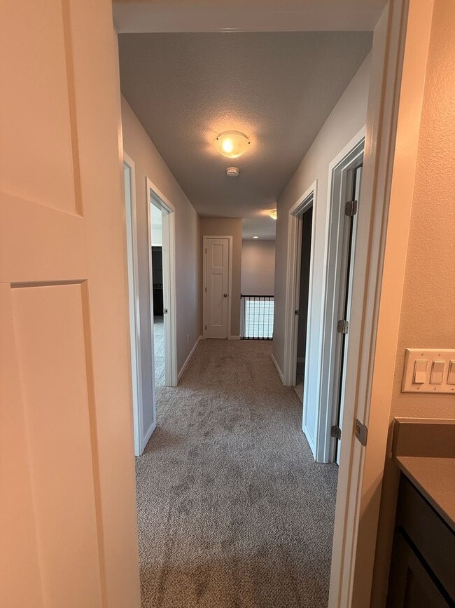 Building Photo - Beautiful 3 Bedroom Single Family Home in ...