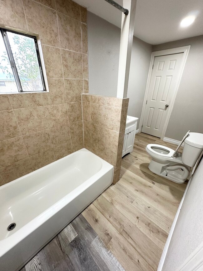 Building Photo - 113 Fred St