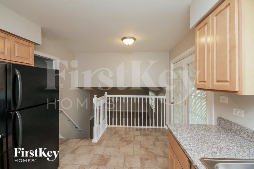 Building Photo - 438 E 191st Pl