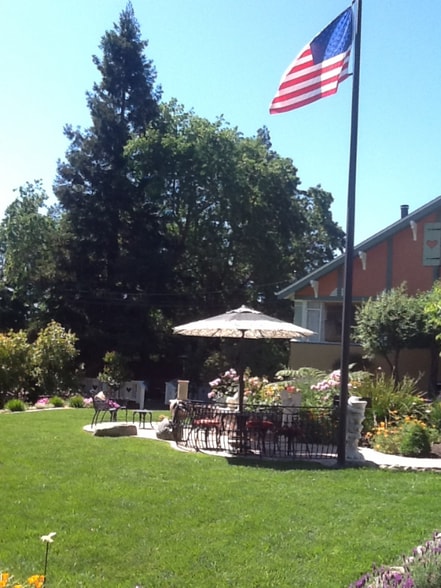 Building Photo - 199 Saranap Ave