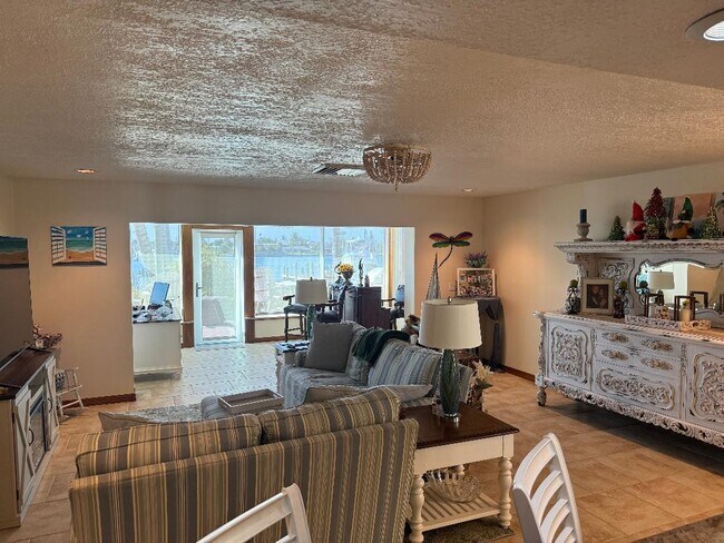 Building Photo - 409 Fernandina St