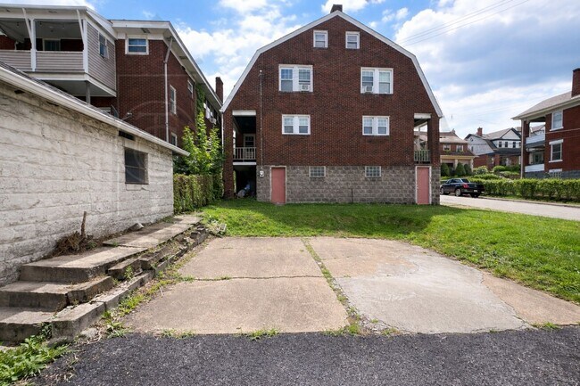 Building Photo - Avail Avail Aug 1st: A GEM in Dormont!  Spacious 3BR Twin Home, Parking, Charm, Walkability, Outd...