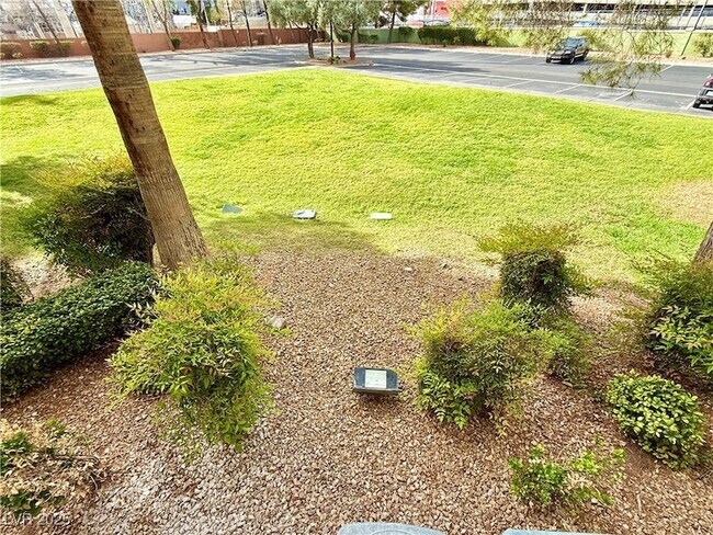 Building Photo - 220 E Flamingo Rd