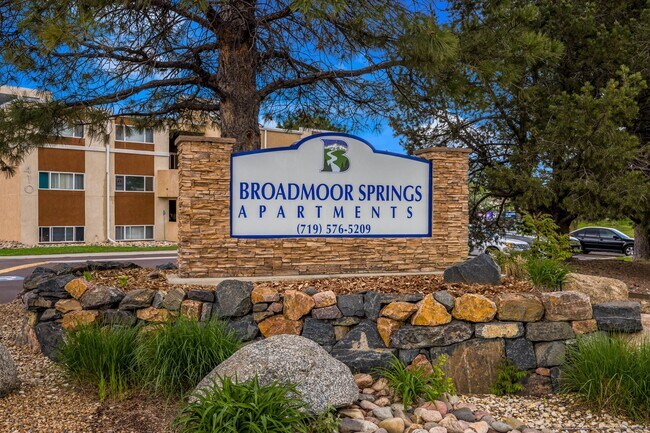 Building Photo - Broadmoor Springs