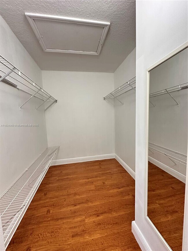 Building Photo - 7001 SW 164th Ct