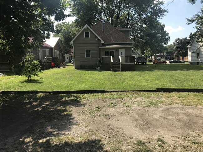 Building Photo - 1122 S 9th St