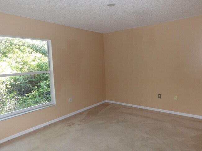 Building Photo - Spacious 4 Bedroom 2236 Sq Ft Call Carole Arcaro 386-216-4900 Deltona L Realty