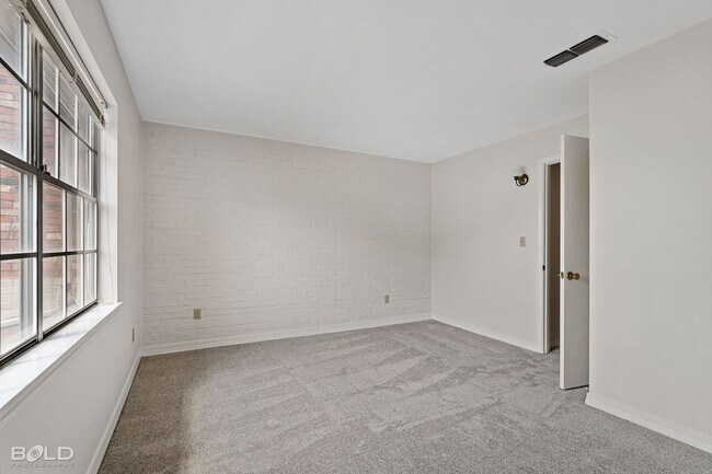 Building Photo - 203 Stratmore Dr