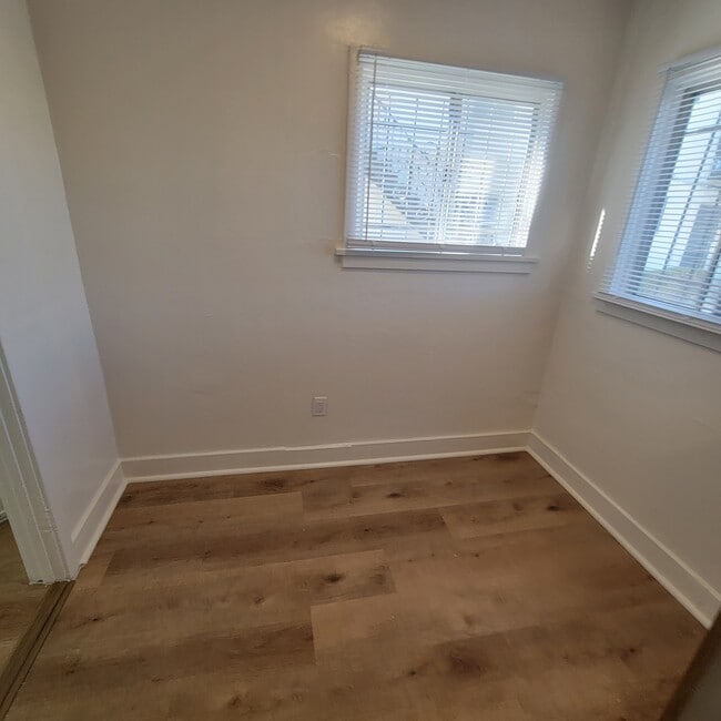 Building Photo - 1469-1412 12th Ave