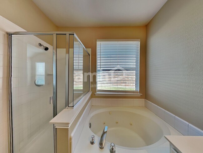 Building Photo - 3637 Caroline Ct