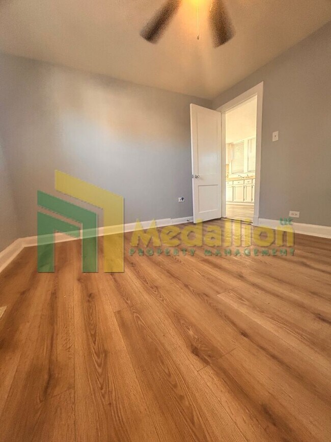 Building Photo - Updated 1-Bedroom Coach House with In-Unit Laundry