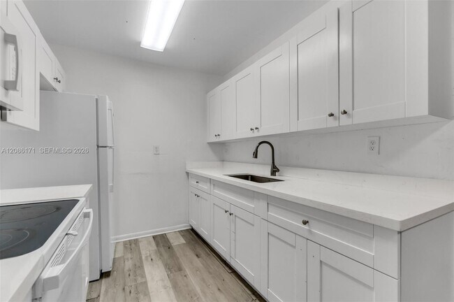 Building Photo - 608 SW 76th Terrace