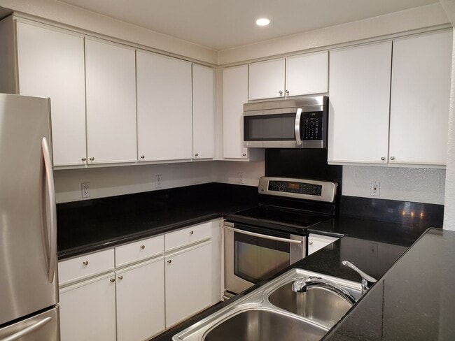 Building Photo - Beautiful Updated Condo in Prime San Ramon...