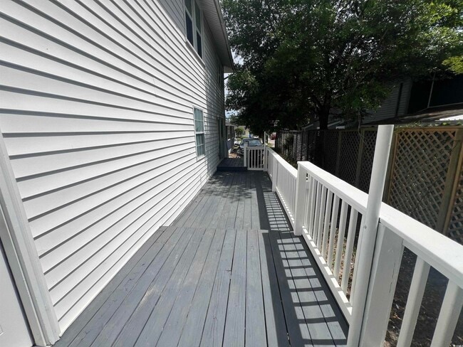 Building Photo - 1508 Edge Dr