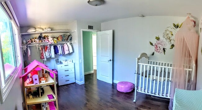 Building Photo - 6532 Gross Ave