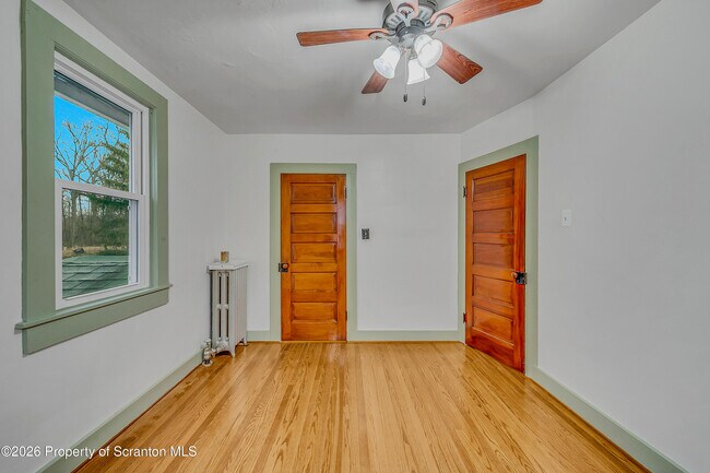 Building Photo - 123 William St