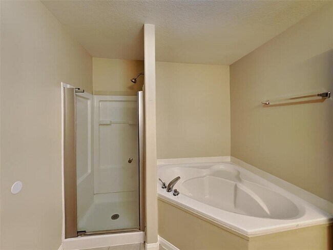 Building Photo - 10292 Stone Gate Dr