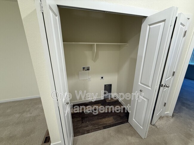 Building Photo - 885 E 98th Ave