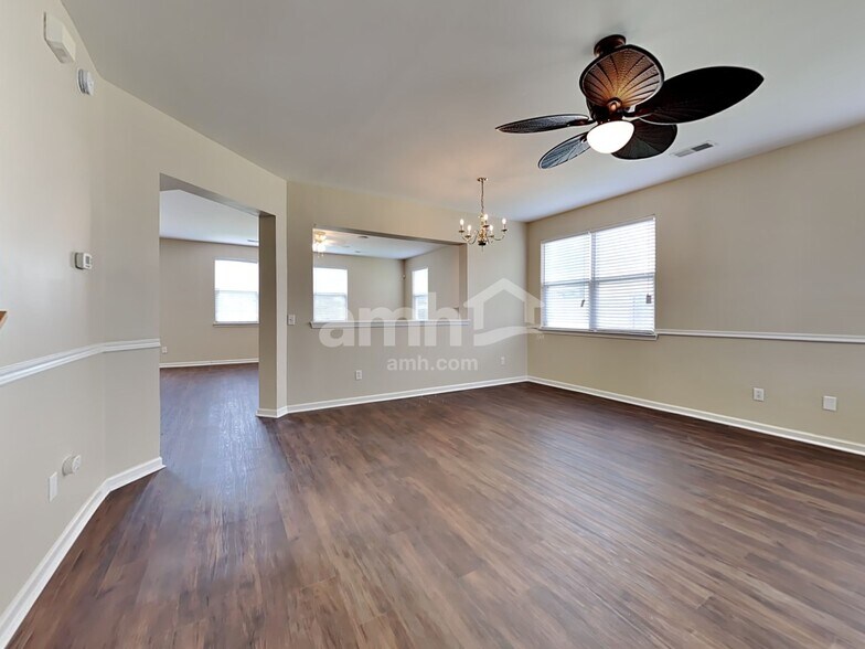 Building Photo - 1306 Song Sparrow Way