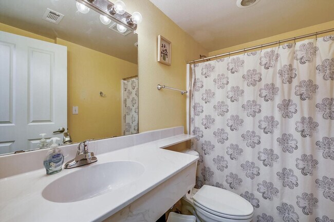 Building Photo - 104 Gulfside Ct