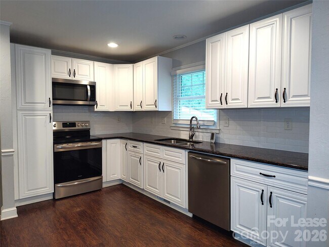 Building Photo - 5812 Donegal Dr