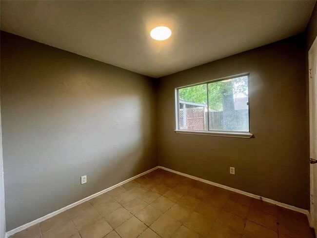 Building Photo - 7007 Grackle Dr